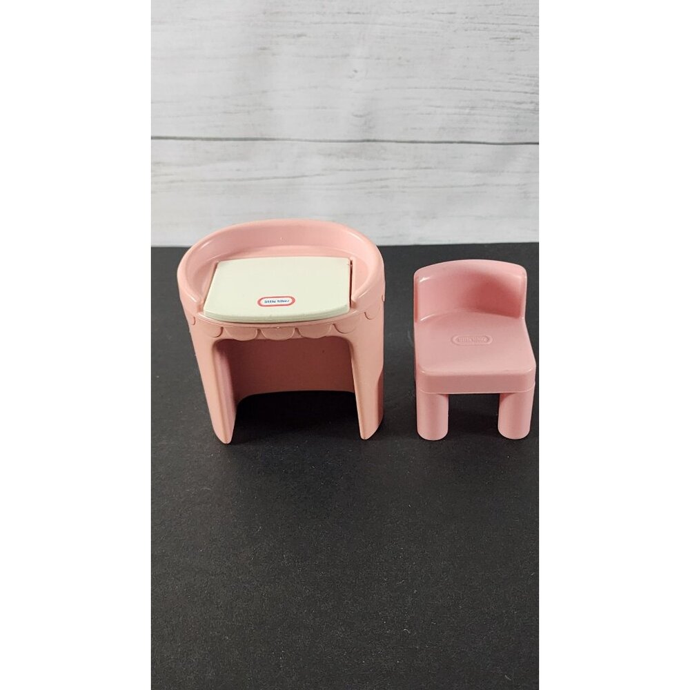 VINTAGE LITTLE TIKES PINK VANITY AND CHAIR DOLLHOUSE SIZE FURNITURE GIRLS ROOM - Picture 2 of 7